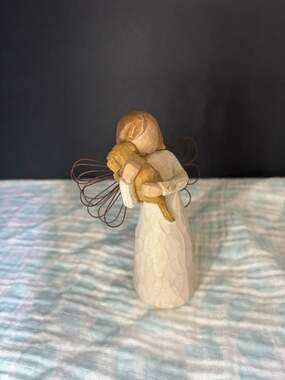 Willow Tree Angel of Friendship Figurine by Susan Lordi, DEMDACO 1999